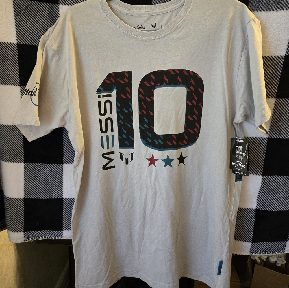 Hard Rock Cafe Beige Tee with Black Tag Graphic